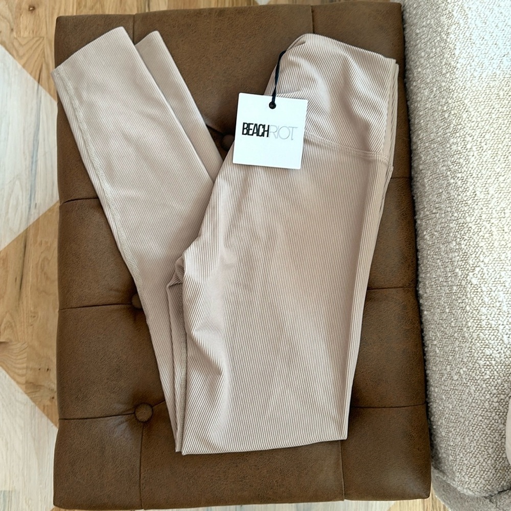 NWT BEACH RIOT TAUPE AYLA LEGGINGS SMALL - Picture 5 of 7